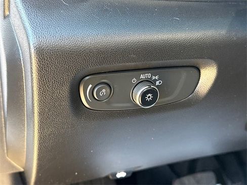 Used 2023 Chevrolet Traverse LT image 21