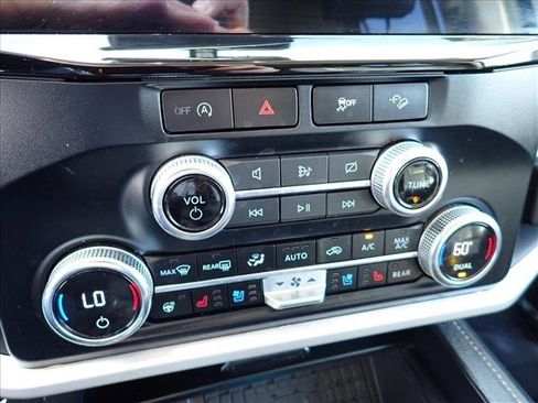 Used 2023 Ford Expedition XLT image 23