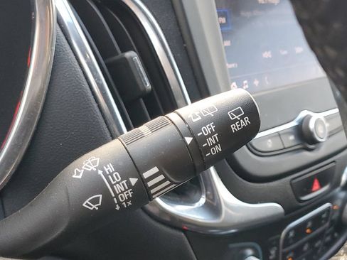 Used 2021 Chevrolet Equinox LT FWD image 25