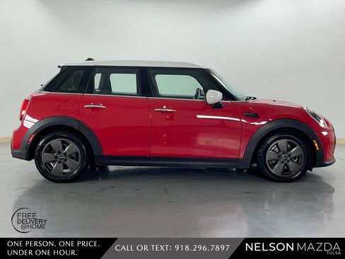 Used 2022 MINI Cooper 4-Door Hardtop image 5