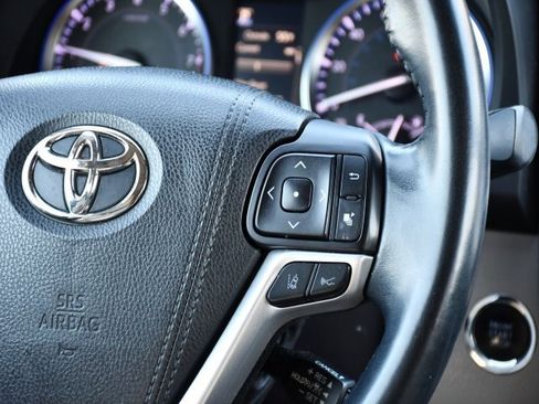 Used 2018 Toyota Highlander XLE image 22