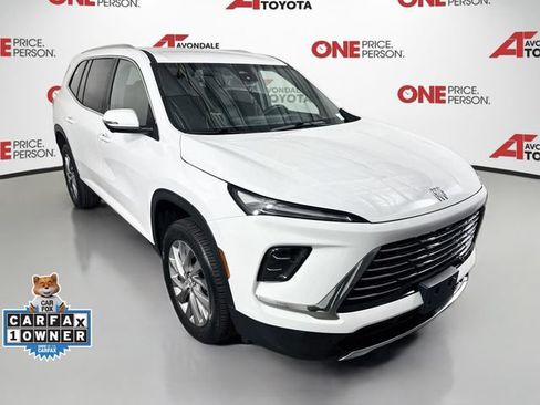 Used 2025 Buick Enclave Preferred AWD/4WD image 1