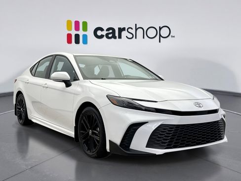 Used 2025 Toyota Camry SE image 7