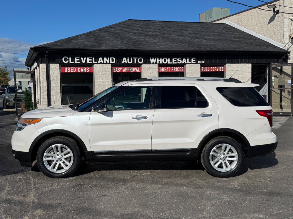 Used 2015 Ford Explorer XLT w/ Equipment Group 202B AWD/4WD image 2