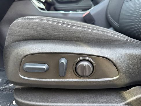 Used 2022 GMC Terrain SLE w/ Driver Convenience Package image 10