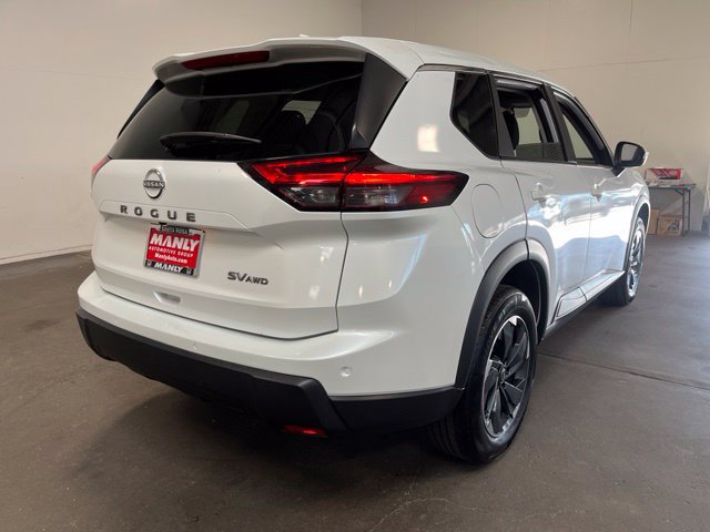 Used 2024 Nissan Rogue SV AWD/4WD image 3