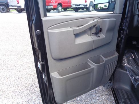 Used 2018 Chevrolet Express 2500 LS w/ Driver Convenience Package RWD image 10