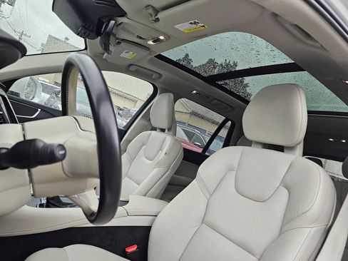 Used 2020 Volvo XC90 T5 Momentum w/ Protection Package AWD/4WD image 24