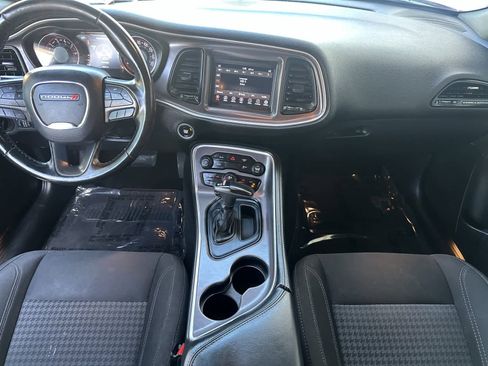 Used 2019 Dodge Challenger SXT image 3
