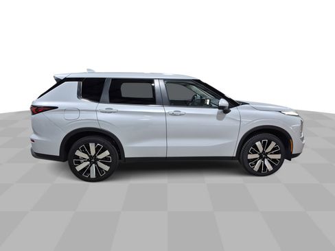 Used 2025 Mitsubishi Outlander SE AWD/4WD image 10