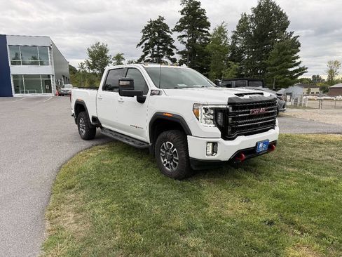 Used 2023 GMC Sierra 3500 AT4 w/ AT4 Preferred Package AWD/4WD image 3