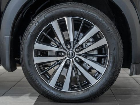 Used 2024 Nissan Pathfinder Platinum w/ Black Appearance Package image 18