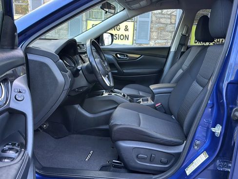 Used 2018 Nissan Rogue SV AWD/4WD image 17