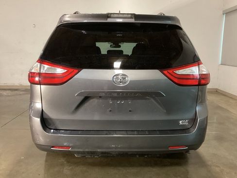 Used 2018 Toyota Sienna AWD image 22