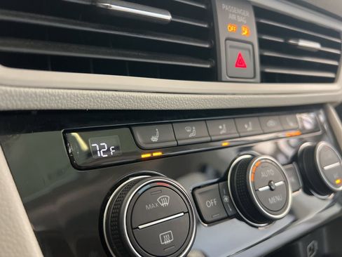 Used 2019 Volkswagen Jetta SE FWD image 19