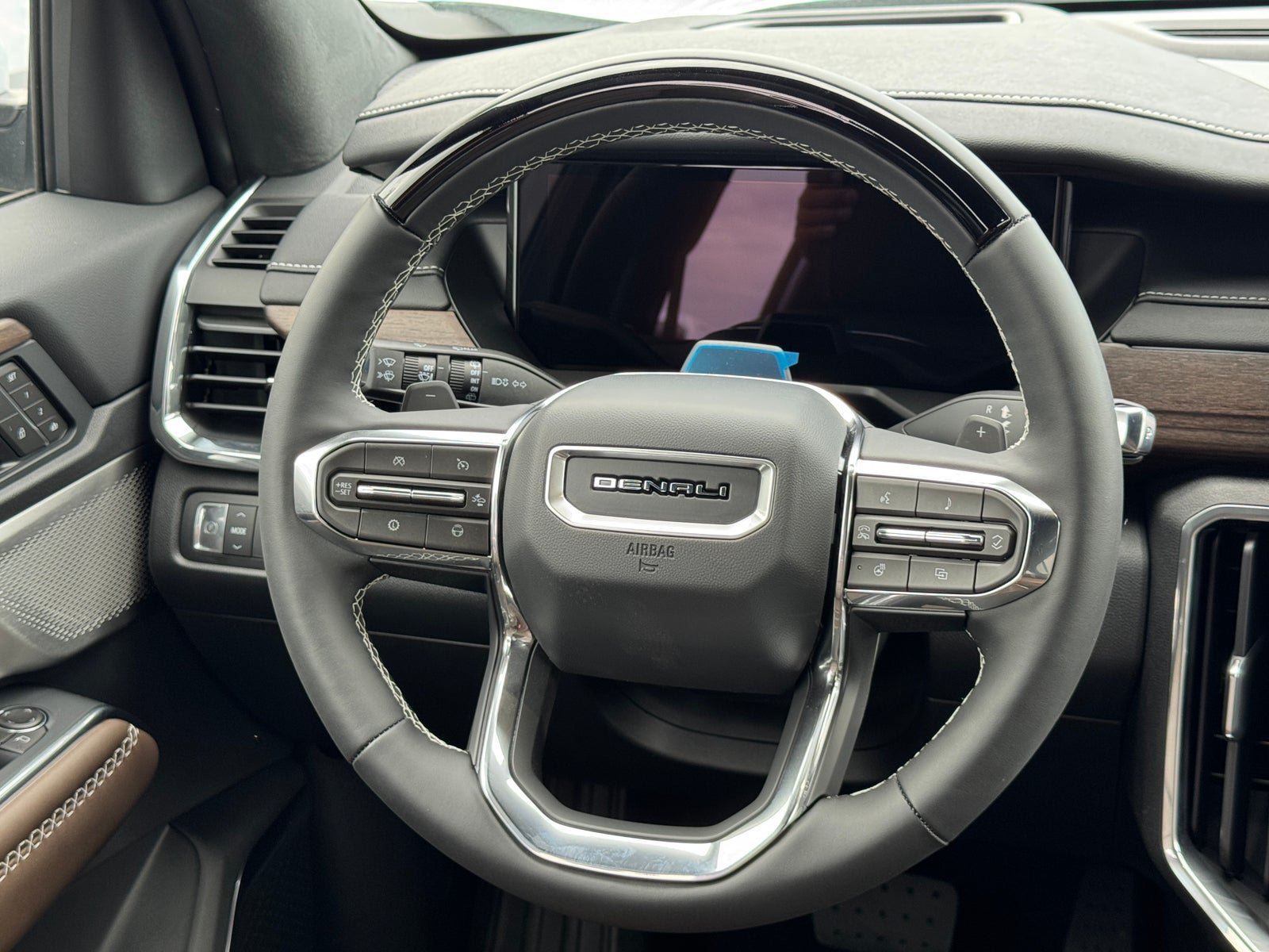 Used 2026 GMC Acadia Denali Ultimate w/ LPO, Floor Liner Package AWD/4WD image 28