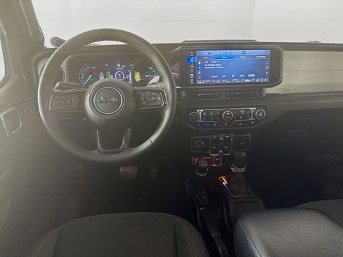 Used 2024 Jeep Wrangler Unlimited image 25