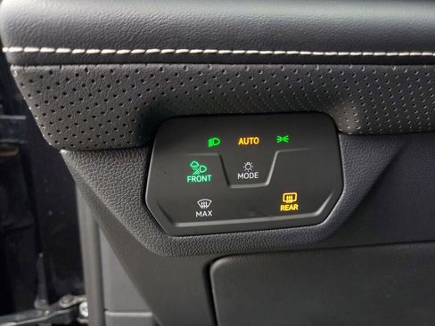 Used 2025 Volkswagen Atlas Cross Sport SE FWD image 14