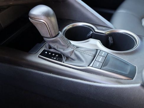 Certified 2022 Toyota Camry SE image 21