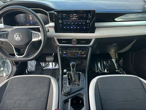Used 2025 Volkswagen Taos SE w/ Panoramic Sunroof Package image 26