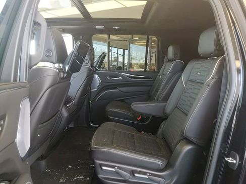 Used 2023 Cadillac Escalade ESV V AWD/4WD image 16