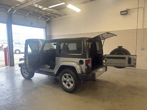 Used 2015 Jeep Wrangler Sahara w/ Connectivity Group AWD/4WD image 12