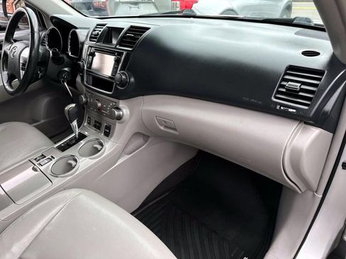 Used 2013 Toyota Highlander SE AWD/4WD image 9