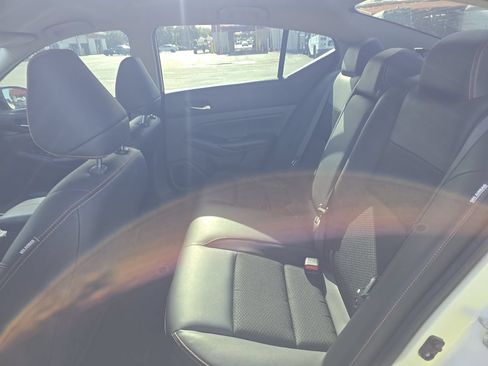 Used 2022 Nissan Altima 2.5 SR FWD image 4