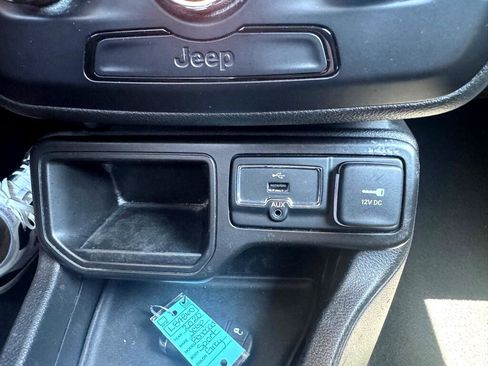 Used 2020 Jeep Renegade Sport w/ Sport Appearance Group image 14