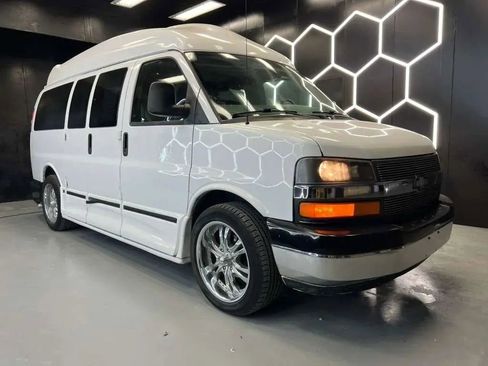 Used 2006 Chevrolet Express 1500 w/ Preferred Equipment Group RWD image 3