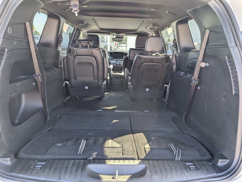 Used 2025 Chrysler Pacifica Limited FWD image 5