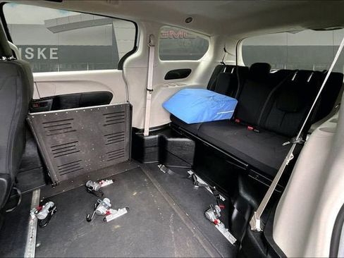 Used 2022 Chrysler Voyager LX FWD image 25