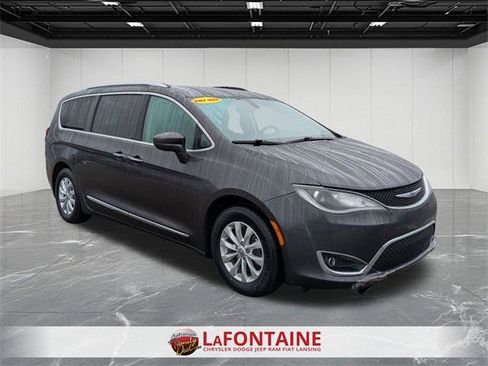 Used 2018 Chrysler Pacifica Touring-L w/ Premium Audio Group image 7