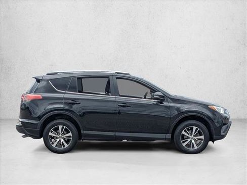 Used 2017 Toyota RAV4 XLE FWD image 4