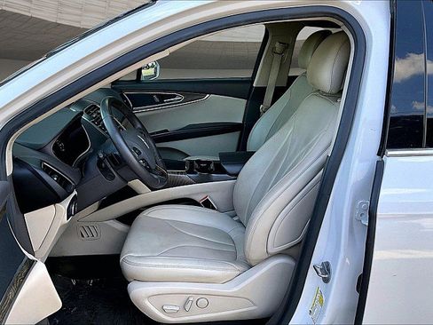 Used 2016 Lincoln MKX Reserve w/ Technology Package FWD image 22