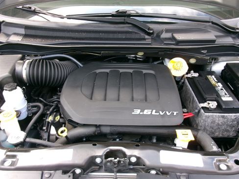 Used 2018 Dodge Grand Caravan SE w/ UConnect Hands-Free Group FWD image 42