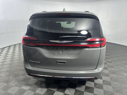 Used 2022 Chrysler Pacifica Touring-L FWD image 7