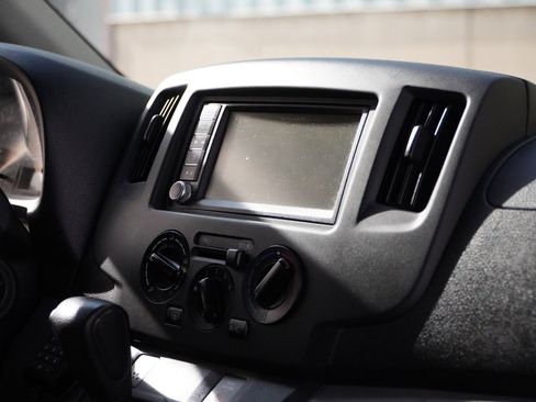 Used 2020 Nissan NV200 SV w/ Sliding Glass Door Package image 28