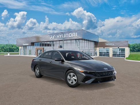 New 2026 Hyundai Elantra SE FWD image 2