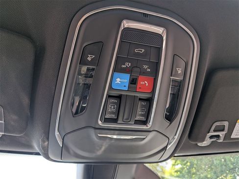 Certified 2023 Jeep Grand Cherokee Altitude image 18