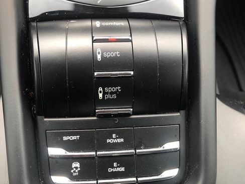 Used 2017 Porsche Cayenne S Platinum image 19