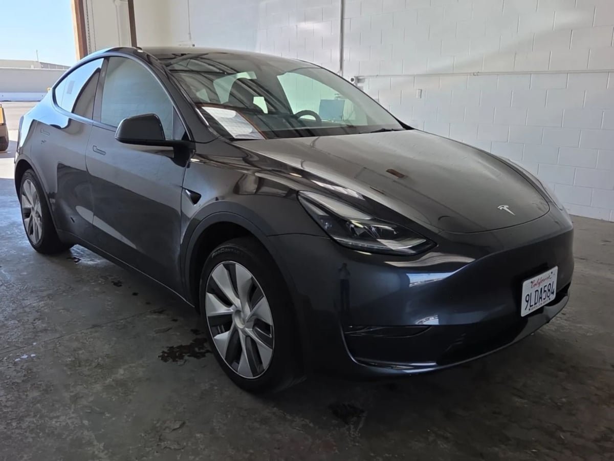 Used 2024 Tesla Model Y Long Range RWD image 4