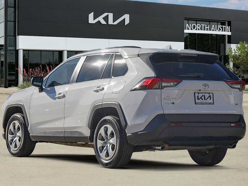 Used 2021 Toyota RAV4 LE image 5