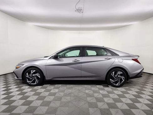 Certified 2025 Hyundai Elantra SEL FWD image 2