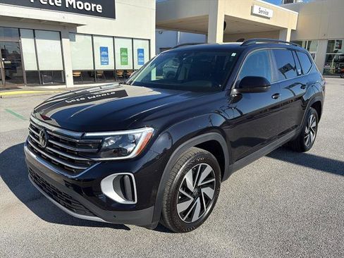 Certified 2025 Volkswagen Atlas SE w/ Panoramic Sunroof Package FWD image 2