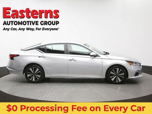 Used 2022 Nissan Altima 2.5 SV FWD image 45