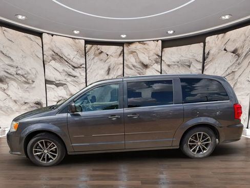 Used 2017 Dodge Grand Caravan SXT image 5