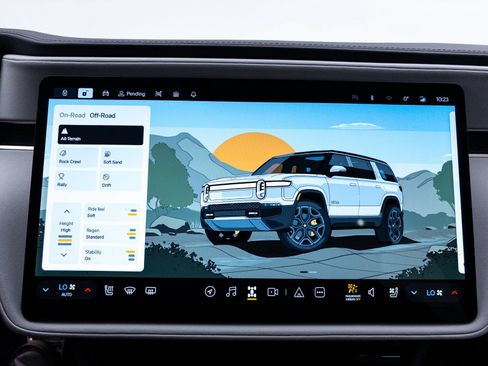 Used 2024 Rivian R1S Adventure AWD/4WD image 11