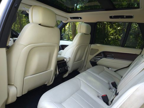 Used 2023 Land Rover Range Rover SE image 14