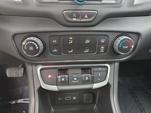 Used 2023 GMC Terrain SLE image 37